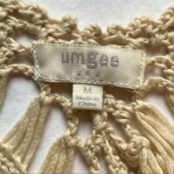 Beautiful Umgee Boho long sleeve blouse with yarn, Medium green and cream V neck - Picture 3 of 7